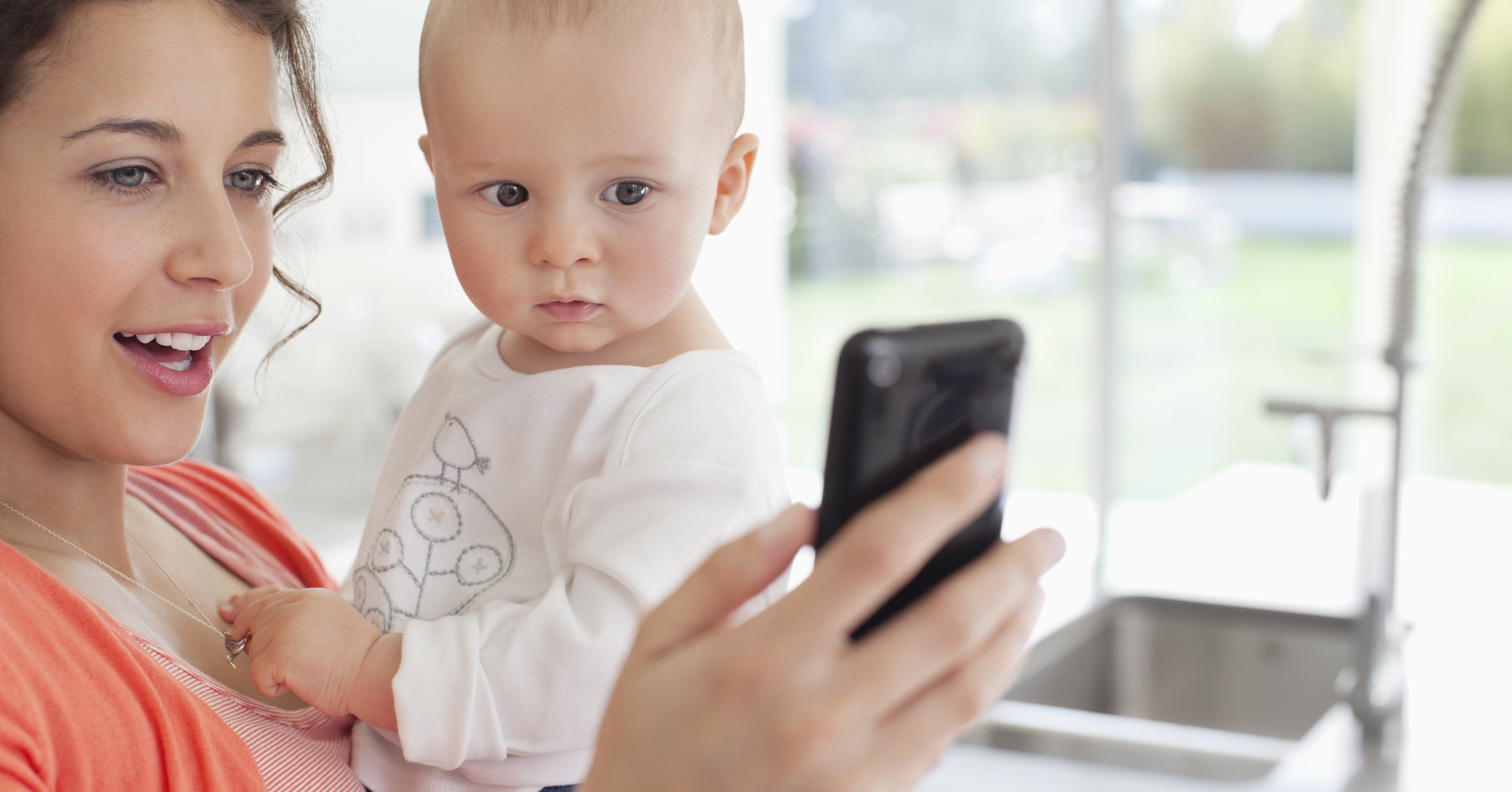 Se seu bebê tiver menos de 1 ano, os smartphones são proibidos de acordo com a OMS