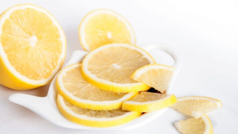 Here’s Why You Should Microwave a Lemon – LifeSavvy