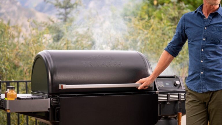 Traeger’s New Iron Wood Pellet Grill Packs Smart And Tasty Features – Geek Review