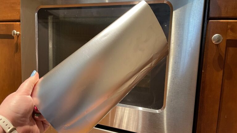 Is it safe to line your oven with aluminum foil?  –LifeSavvy